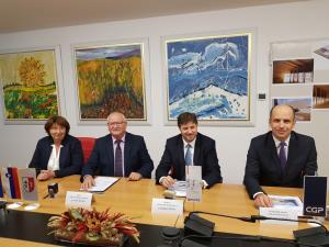 OMT - Podpis pogodbe za nalozbo na Trebelnem 27092017, foto Lapego (4)